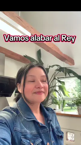 Vamos todos alabar al Rey Jesús, Rey de Reyes #alabemosalseñor #al #Rey #jesus #jesusteama❤ #jesusisking #señor #de #señores #vamos #alabar #su #santo #nombre #poder #de #Dios #aleluya #amen🙏 #amen #micorazonestuyo #cristo 