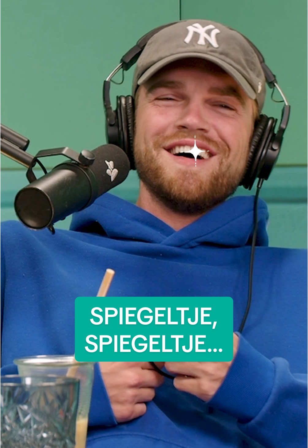 Stefan had het even druk met andere zaken! 🪞 🎧Luister nu naar ‘GESLAGEN met een VUVUZELA’ in je favo podcastapp