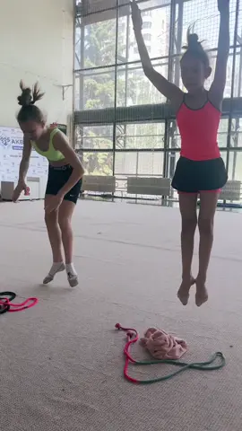 Что может быть лучше утренней подкачки? #yalosgymnastics #художественнаягимнастика #yalos #тренер #офп #подкачка #тренерпогимнастике #харьков #одесса #киев #днепр #гимнастки #растяжка 