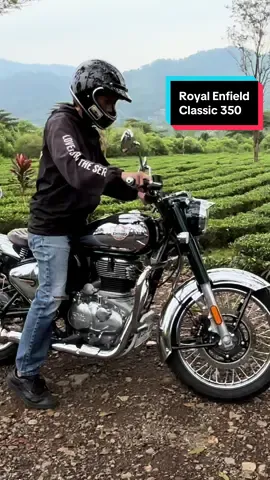 Riding with Royal Enfield Classic 350 (2024) Emerald Green #tiktok #tiktokviral #fyp #royalenfield 