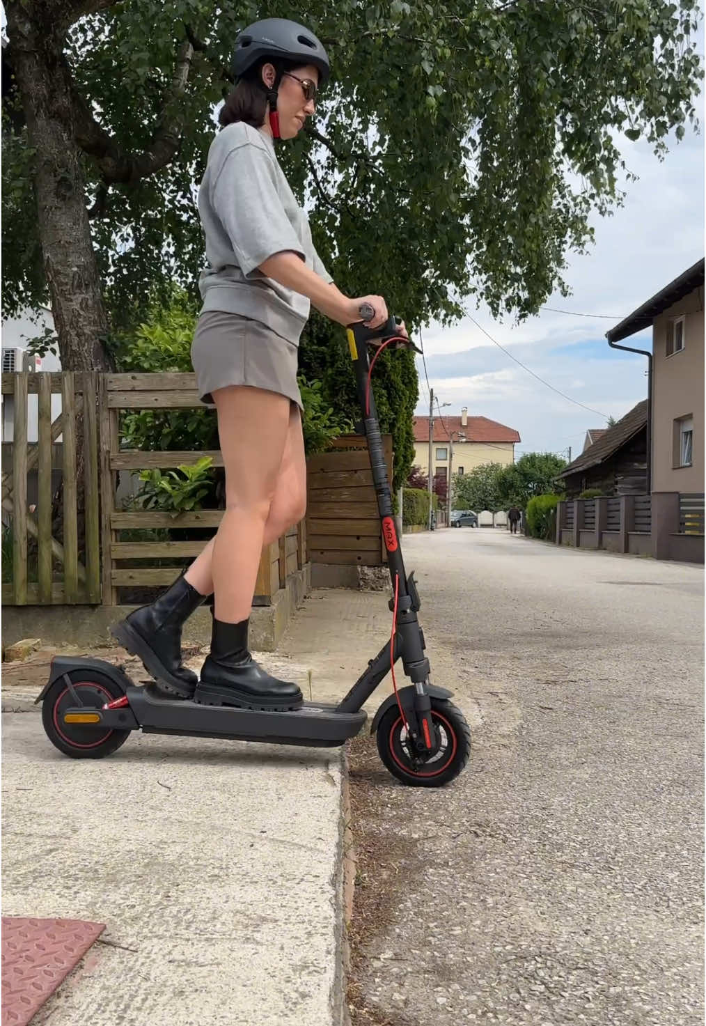 Nema stresa i panike uz Xiaomi Electric Scooter 5 Max, samo lagana vožnjica! 💅🏼 #xiaomi #xiaomihrvatska #mobile #viralvideo #viraltiktokvideos 