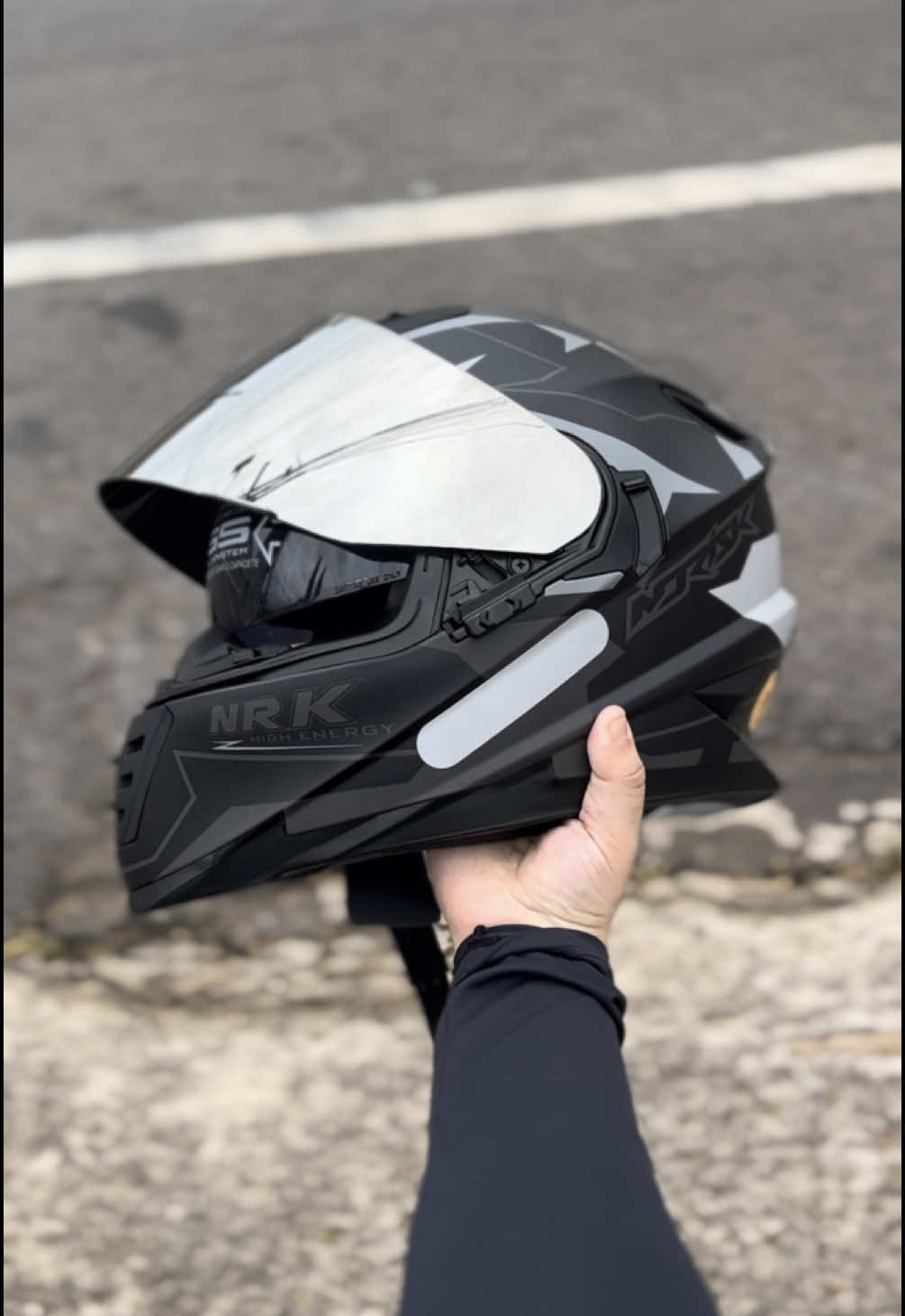 NORISK DISTRICT 🗿🤌🏻 #fyp #capacete #helmet #virais #norisk #moto #motocicleta #moto #244 #grau #fypp #joaodograu #ls2 #capacetefeminino #capacetemasculino #osascorte #160 