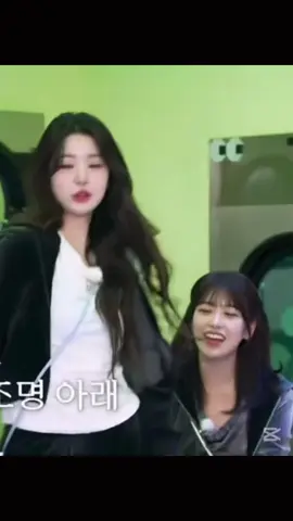 Yujin enjoy her fav view bro chill bro #annyeongz #wonyoung #yujin 