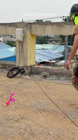 Impresionante ventilador de trabajo portátil que se puede utilizar con Dewalt o Milwaukee#tool #TikTokShop #bluecollar #electriciansoftiktok #diyer #outdoortools #electricians #drywaller #electricianlife #workingfan #cordlessfan 