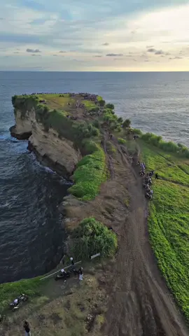 #CapCut karang bolong pacitan🤩#pantaivibes #pantaiklayarpacitan #klayarpacitanbeach #pacitan24jam #pacitanjawatimur 