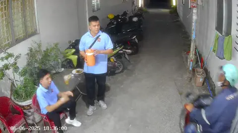 Ai tàn ác ghê kêu chở từ cửa khẩu long bình về tới Long xuyên kêu ta đứng đợi từ 17h tới 18h mấy rồi trốn luôn ta ko có 1 đồng trong người ác thiệt chứ#67angiang❤ #longxuyên #trangmoon2106 #tiệmtócbấtổnđiềnnguyễnbarbershop 