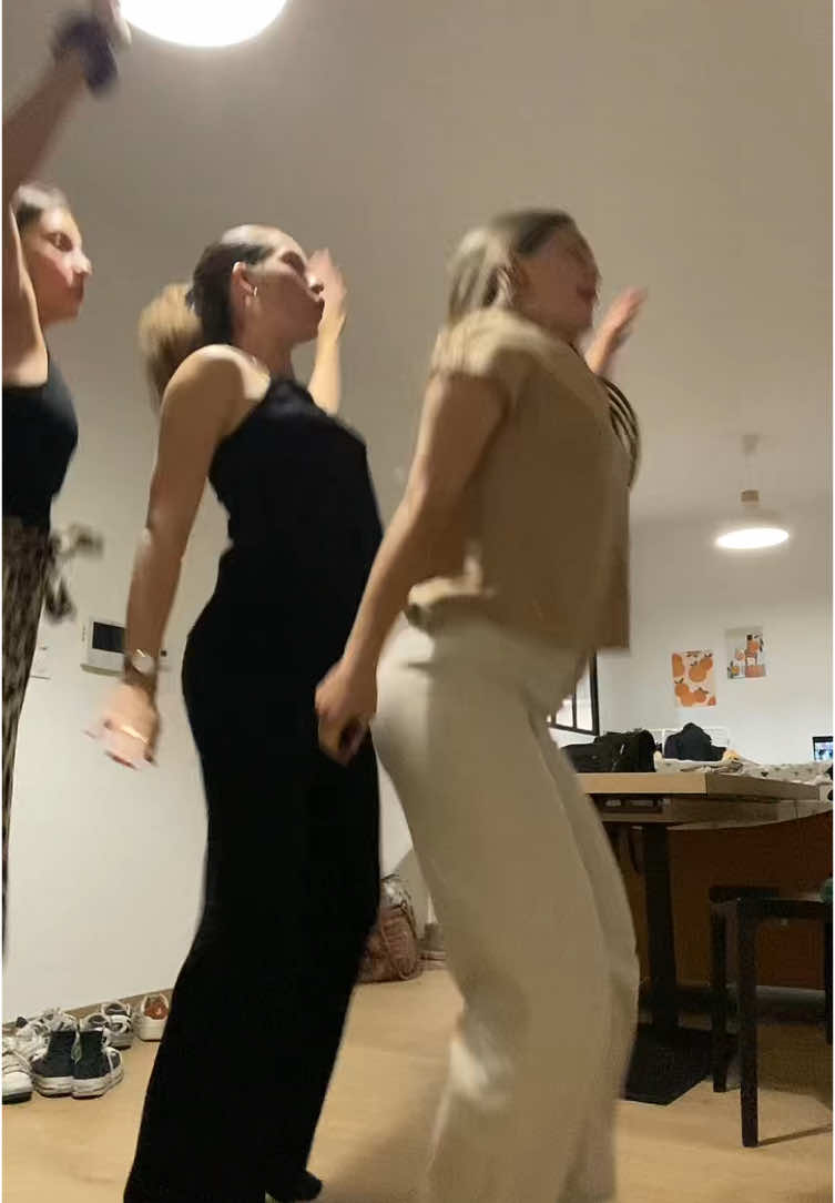 @Albaneee @Eline Huré #pourtoi #fyp #dance #trend 