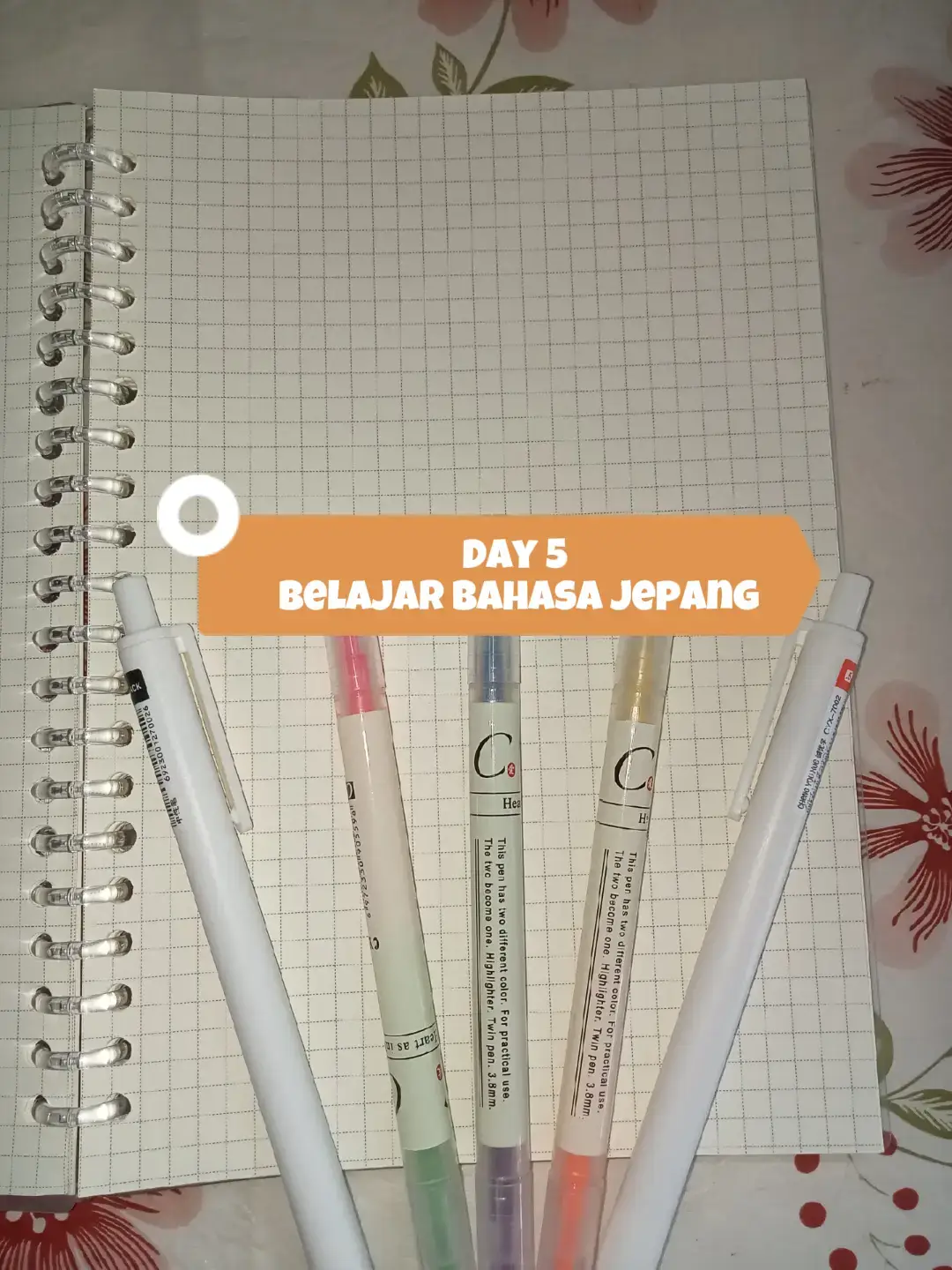 Menulis lirik lagu menggunakan hiragana #bahasajepang #nihongo #bukuotodidakbahasajepang #hiragana 