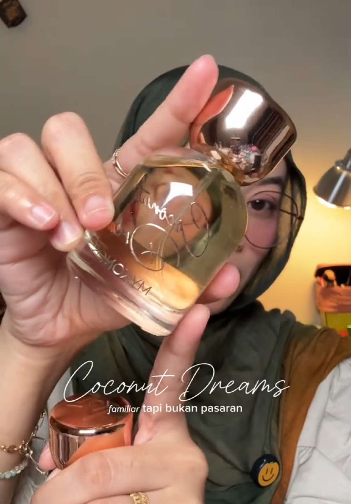 Membalas @dwntaar Wanginya enak gak yg giung bgtbgt, tahan lama, dan nggak bikin kantong nangis. Jujurly, ini parfum yang wajib dicoba! #mykonos #coconutdreams #vanillaclouds #reviewparfum #parfum 