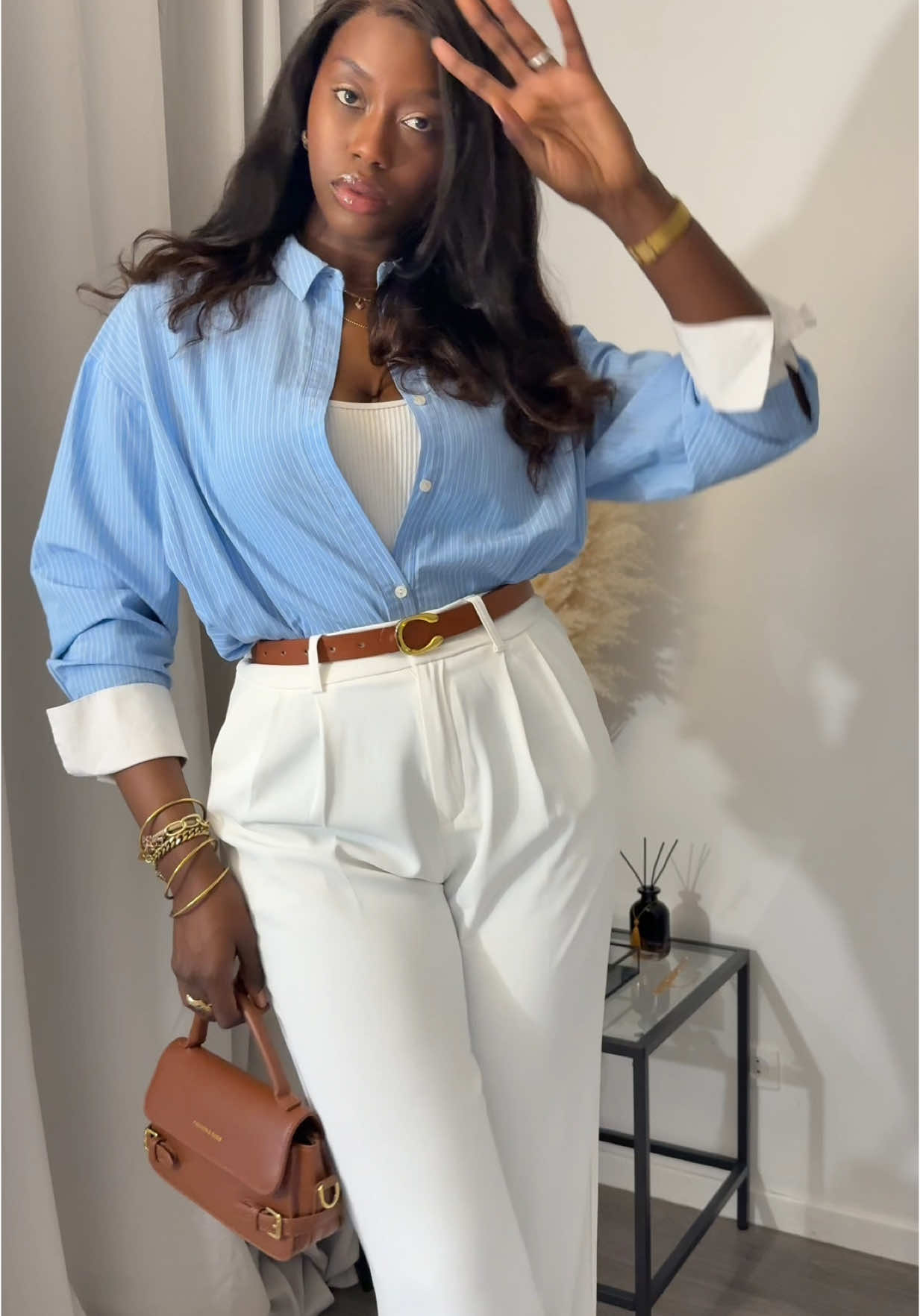 💙🤎🤍  . . . . . .  #ootdinspo #outfitoftoday #chic #elegante #TikTokFashion #explorerpage #stylingtips #pourtoiiiiiiii #CapCut 