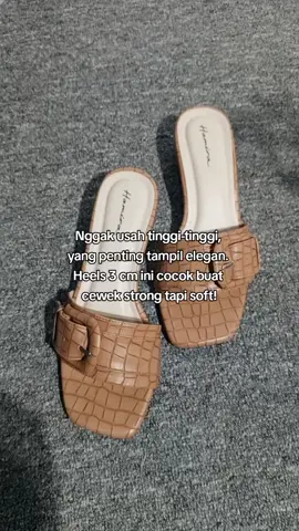 #sandalwanita #heelswanita #sandalcewek #sandalmurah #sandalaesthetic #hamirasandal #fashionwanitaindonesia 