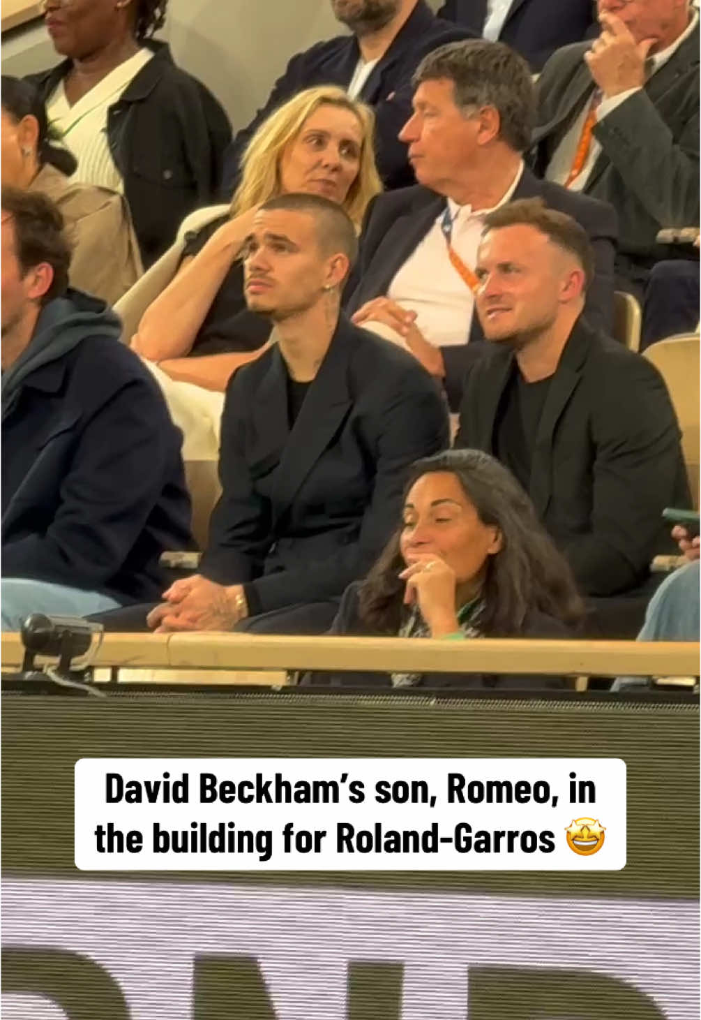 Romeo Beckham taking in the semi-final action between Alcaraz and Musetti 🎾 #tennis #tennistiktok #davidbeckham 