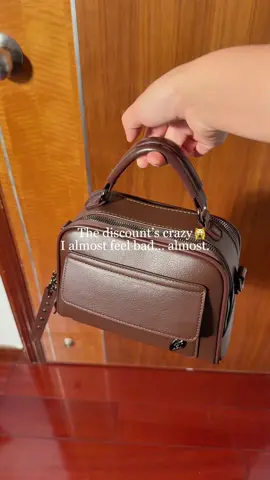 2 straps! Multi compartments 👜#outdoorfun #dealsforyoudays #purse #bags #spring #shopvideocarniva #tiktokmademebuyit #tiktokshopfinds #tiktokshopsummerturnup #outfitinspo #prom #springfashion #ootdinspo 