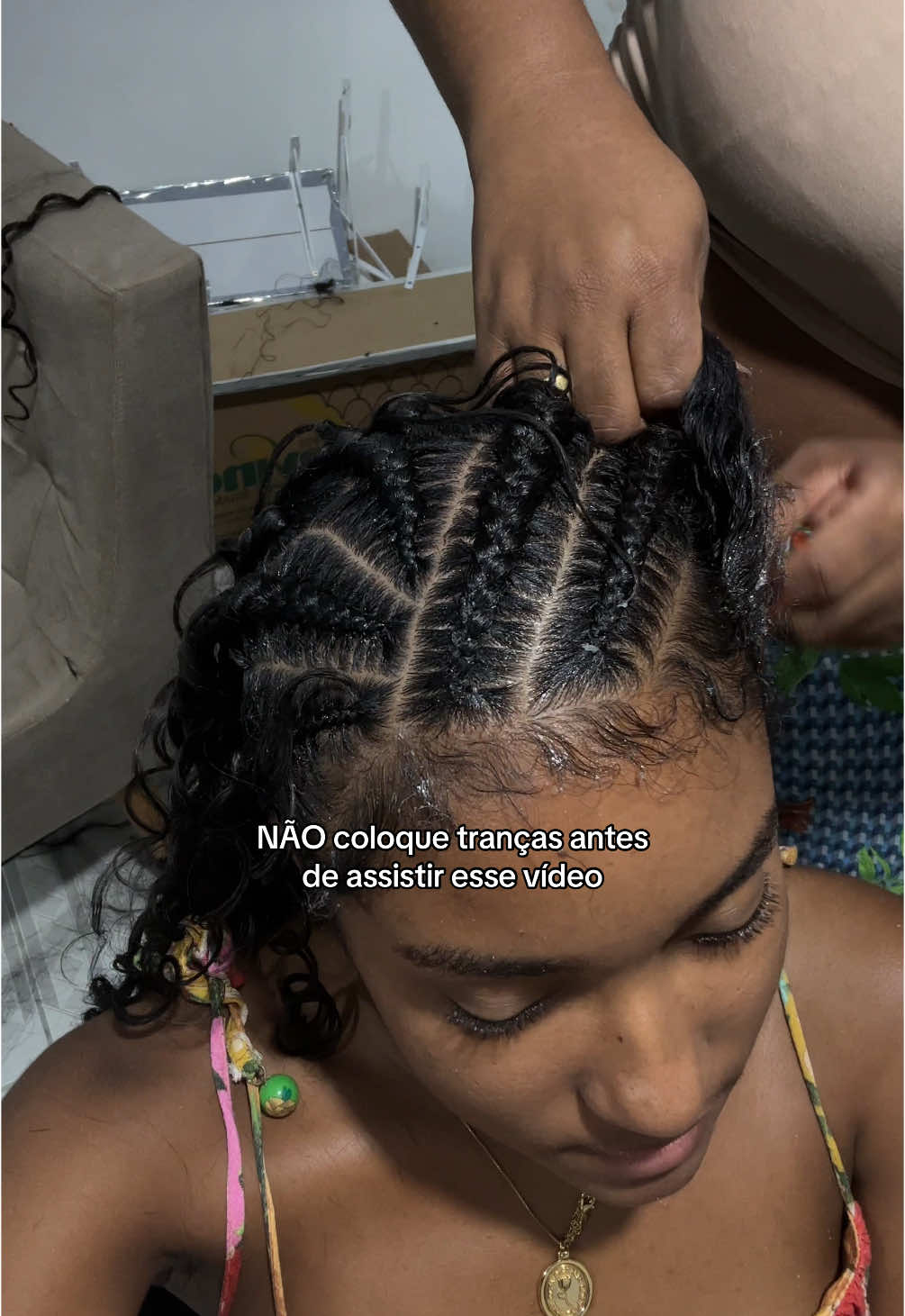 vocês sabem que eu AMO mudar de visual e colocar tranças, então eu separei algumas dicas essenciais!!  ID do cacho: JESSNZ-HQDB #tranças #boxbraids #bohobraids #knotless  #DataDupla #MercadoLivre @Mercado Livre 