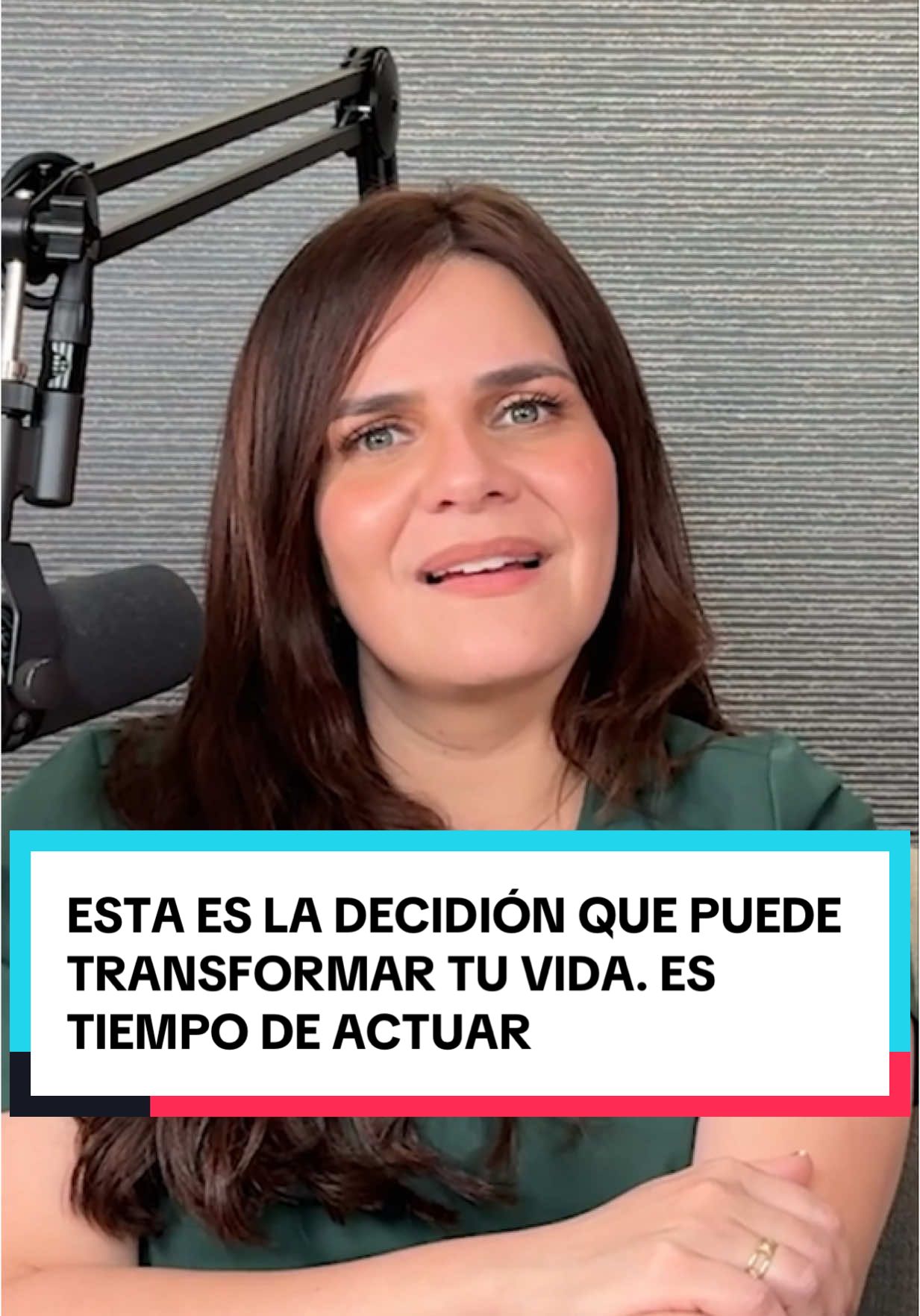 YA PUEDES VER EL EPISODIO COMPLETO EN EL 🔗 DE MI PERFIL .   “ Cada día que pasa, es un día mejor.” Aprender a sanar implica moverte, incluso con miedo, incluso con dudas. Porque cada vez que te eliges, aunque sea un paso pequeño, algo adentro empieza a acomodarse. Tómalo como un llamado a dejar de postergarte.❤️