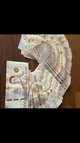 #发工资了💰 这是在泰国的第一次工资，加油努力，金钱的魅力