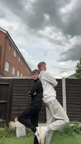 ALL I SEE IS DOLLAR SIGNS 💵 @Ugnios #AD #fyp #viral #dancer #revolut 