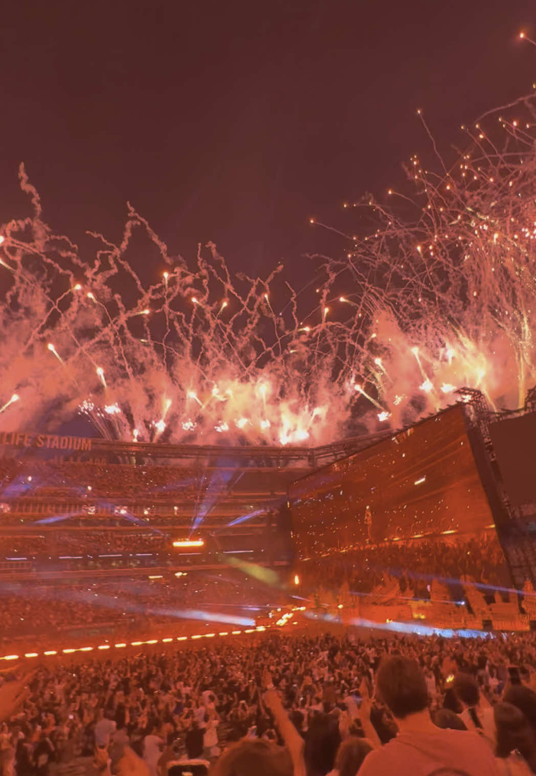 Just buy the tickets #theweeknd #theweekndconcert #hurryuptomorrow #xotwod #starboy #metlife #ahtdtour 