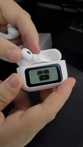 Fone de ouvido com tela de controle #TikTokShopChegou 