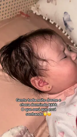 O que será que sonha pra chorar dormindo 😂💔🤭 #maternidade #maedemenina #maesnotiktok #maedeprimeiraviagem 