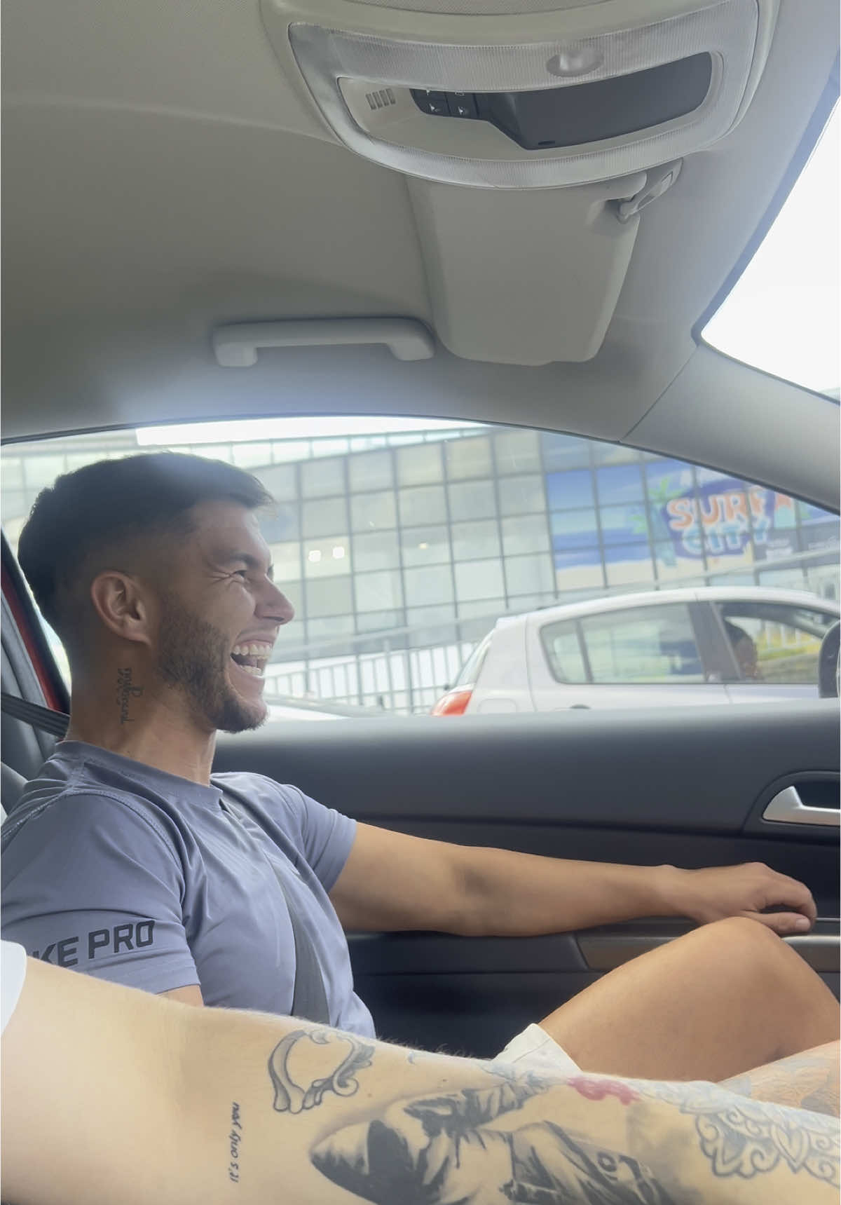 Got him to wind window haha, entertainment on the drive 😂 #barber #laughs #reaction #prank #sheffield #car #window 