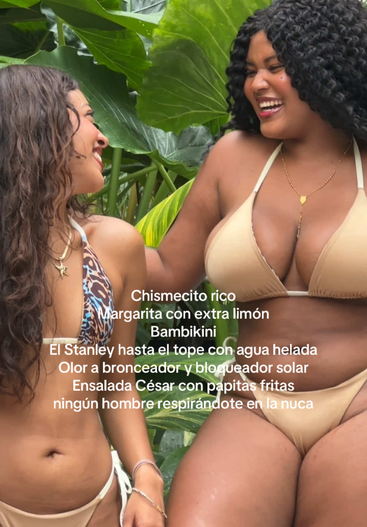Los essentials para un día de piscina con tu mejor amiga 🫶🏽 Nuestra colección limitada LA SELVA ya está disponible 