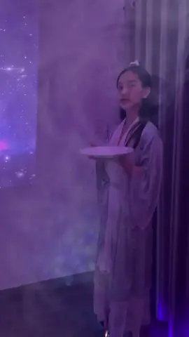 nghe đồn bây giờ mấy anh hay nằm mơ gặp cô tiên bưng cái dĩa bay bay như này 