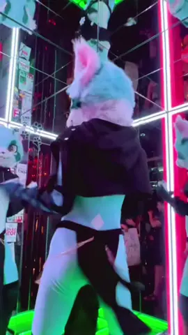 #furryfursuiter #furryfandom #fursuiteveryday #fursuit #fursuiterdance #tiktokdance #fursuitersoftiktok #furryfursuit #fursuitdance #FoxyDREAM 