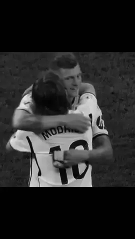 امشي ودارك بكون..💔 #tonikroos #halamadrid #تصميم_فيديوهات🎶🎤🎬 #تصميمي #fyp #مشاهدات #pppppppppppppppp #foryou 