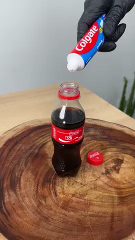 Mettez du dentifrice dans le Coca Cola et vous me remercierez ! C'est incroyable !#fyp #ménage #tikiokfrance #conseils #santé #astuces