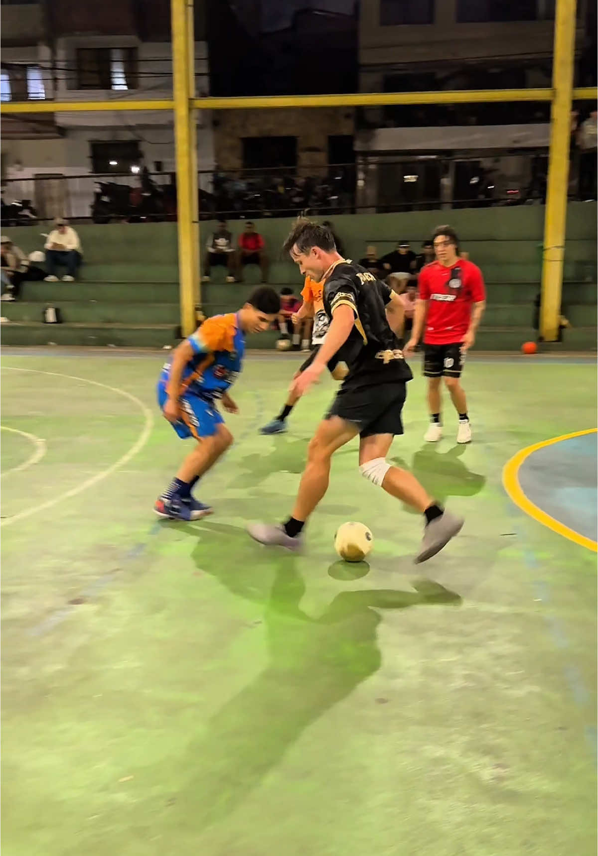 Insane Street Football Goal 🔥🇨🇴 Blessed to be balling with the best out here in Colombia- we played pick up until the lights turned off last night!  Lots more clips to follow 🚀 #streetpanna #football #Soccer #nutmeg #street #colombia #medellin 