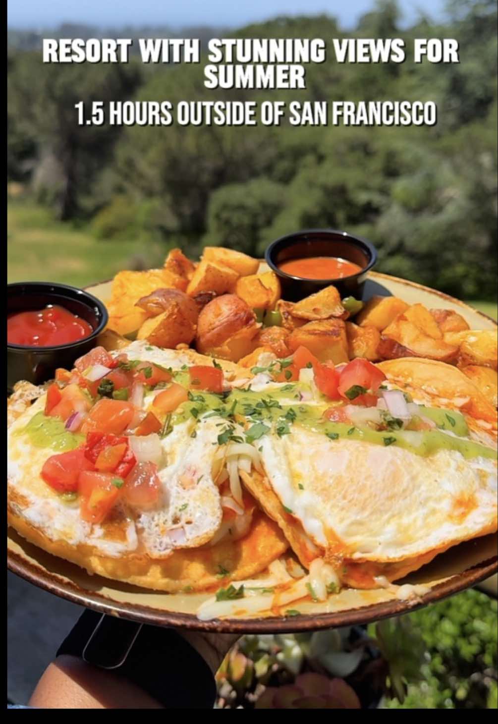 Follow booziebrunch for hot spots, hidden gems and of course brunch!  Chaminade in Santa Cruz is  where luxury meets nature offering stunning restaurant views, a spa, hiking, tennis courts, heated pools etc . Only about a hour and a half outside of San Francisco this place is a nice option for a romantic getaway, spending some time with your family or simply to reconnect with nature.  . . . #booziebrunch #santacruz #visitsantacruz