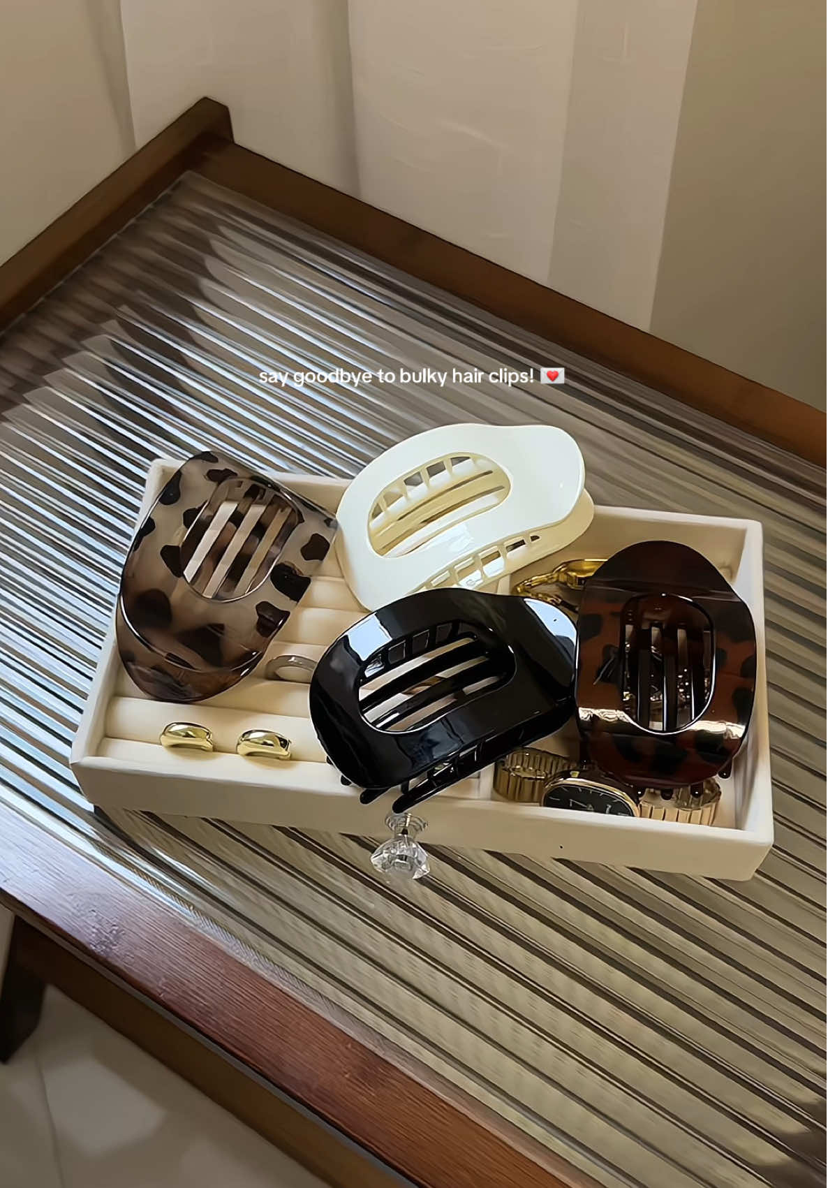 every girl needs a clip that holds her hair and her day together—flat, fuss-free, and reliable!! 💌 #hairclip #hairclamp #hairstyle #hairtok #clamp #flatclips 