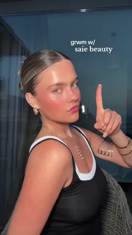 grwm using all new @Saie beauty 🍒 @THIRSTY | PR AGENCY #holiday #makeup #strawberrymakeup #bronzedmakeup #eurosummer #tutorial 