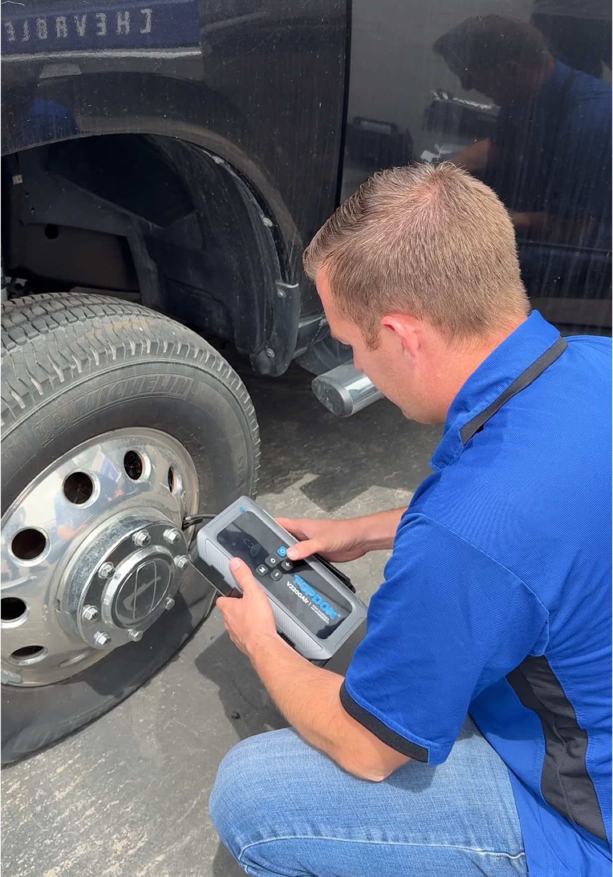 Tough Tools for a Tougher Dad – V2200Air Father’s Day Deal