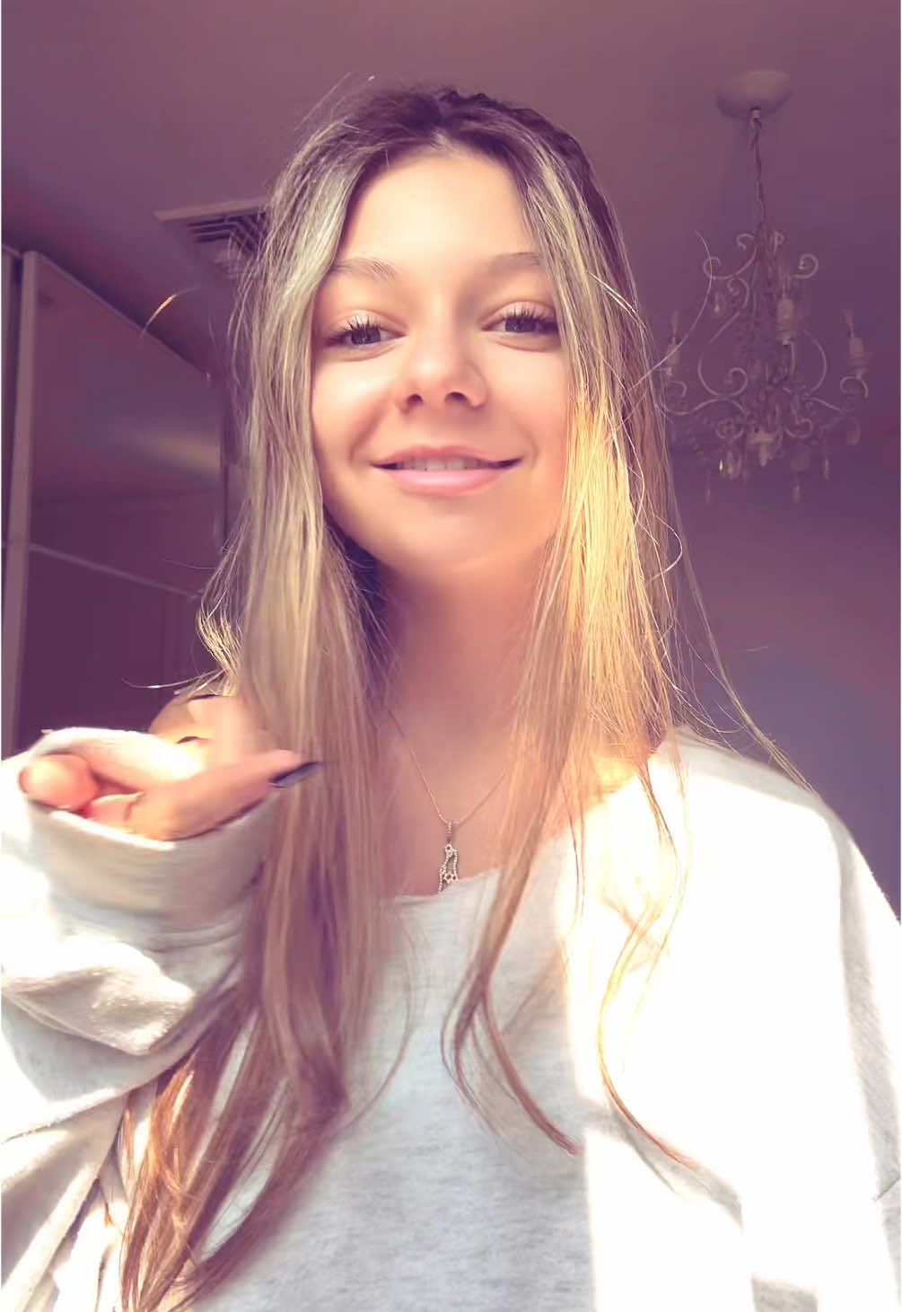 Sarah’s filter x alexas sound x evelyn’s sweater x Ella’s bag in the back