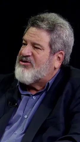 “Porque eu te amo, não quero que isso aconteça.” Amor que tudo aceita não é amor — é omissão. — Mario Sergio Cortella 💭 Amar é, também, ter a coragem de não se omitir. 🎥 Trecho extraído da série *Conexão Paulista – ALESP. O vídeo completo está disponível no canal.