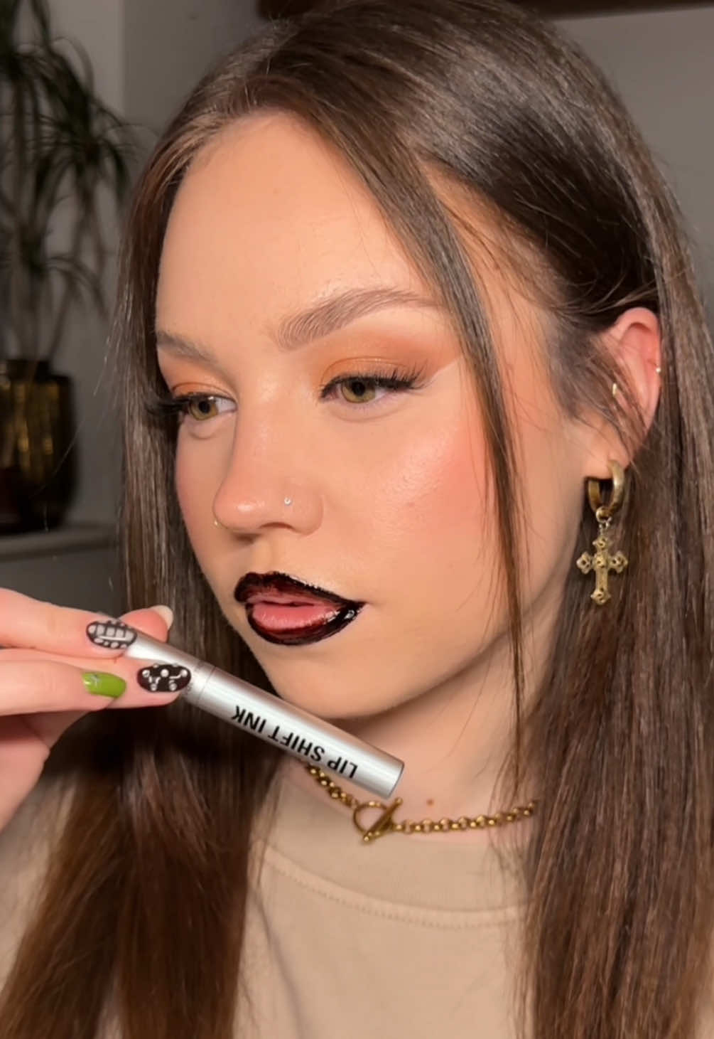 @Makeup Revolution lip shift ink peel off lipliner in the shade ‘Hunny Kiss’ 🤎 can’t get over this!! 😍 #makeuprevolution #lipshiftink 