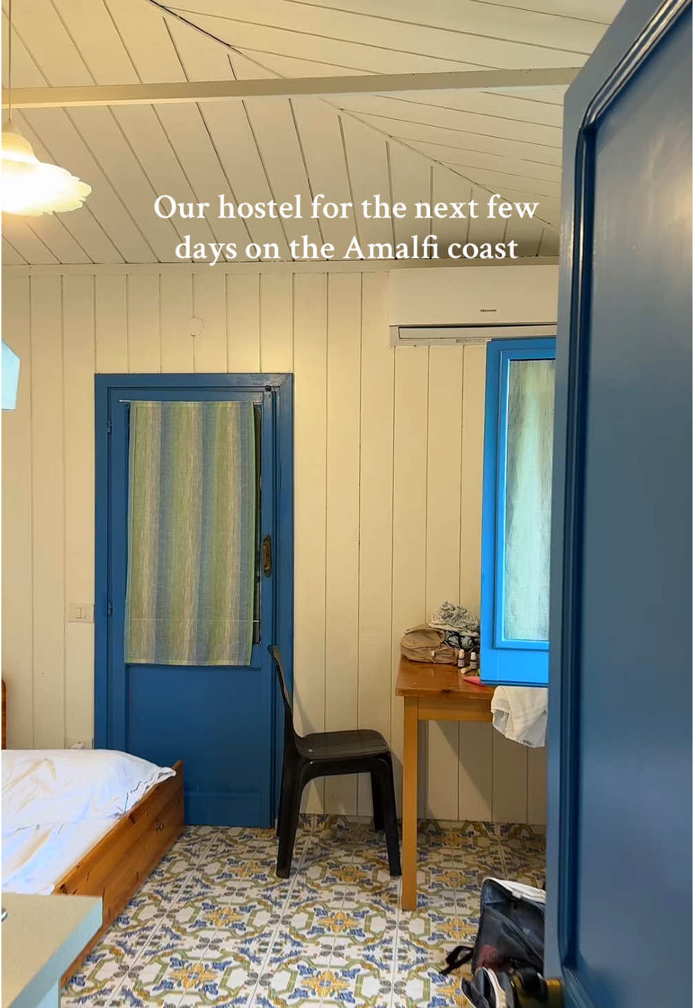 THIS VIEW >> #amalficoast #italy #positanoitaly #italyhostel #studyabroad #studyabroadweekend #weekendtrip #abroad #collegelife 