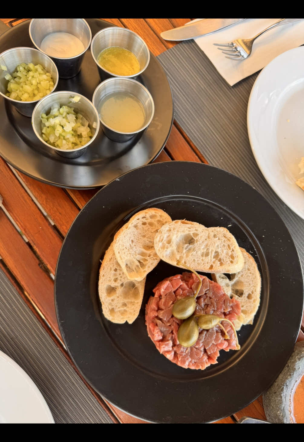 Vale o hype?  #RestauranteMestizo #MestizoSantiago #SantiagoDeChile #RestaurantesDoChile #GastronomiaChilena #TravelForFood #FoodieTravel #TravelChile #DicasDeViagem #ExperiênciaGastronômica #FoodLovers #GastronomiaLatina #TopRestaurants #LunchWithAView #ReelsDeViagem #ViajandoComLaura #LauraNoChile #ChileÉLogoAli #SantiagoEats #FoodieExperience