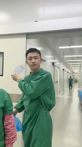 不是我選擇了醫學  而是醫學收留了我 包容了我的平庸和普通，屏幕前的你一定要盡量避免對藥物的依賴，不需恐慌，這都是我們每個人畢竟之路，如果陽了也要保持樂觀心態，適量運動提高自身免疫力才是最好的效果。#大叔#男人 #男人不用太帥像個爺們就行了 