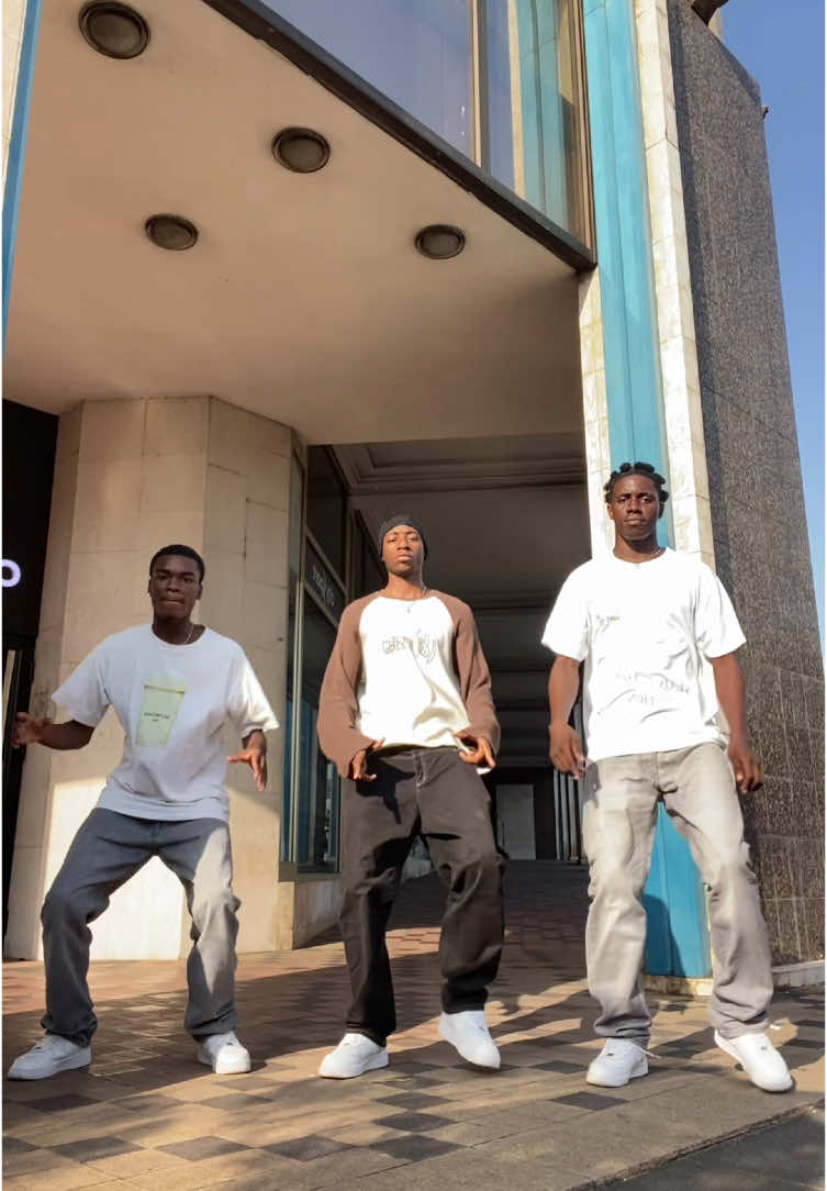On continue la trend les gas dc:me!!…❤️#lassurance #fyp #tandance #viral #lassurance⁉️qui @‼️ANGELO‼️🤔 @Wiss_Svn ™️. 