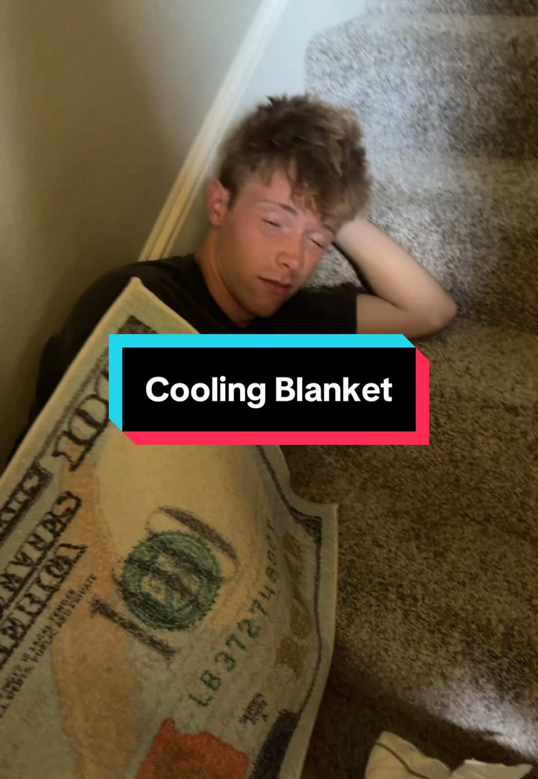 It actually keeps me so cool it’s so nice for the summer  #coolingblanket #flashsale #fyp #beattheheat 