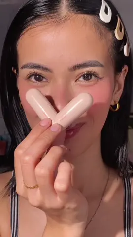 Literally in just 2 seconds, you'll get a perfect wing eyeliner 💓 Love how this made my life easy 🤩  If you're struggling with uneven wing eyeliner, this is literally perfect for you 💓💓  #eyelinerstamp #Eyeliner #wingeyeliner #eyelinerhacks #precisioneyeliner #dezone 