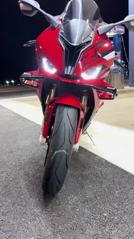 BMW cooked with this color 💯🔥 #fyp #viral #blowthisup #s1000rriders #motorcycle #godisgood @bmwmotorrad 