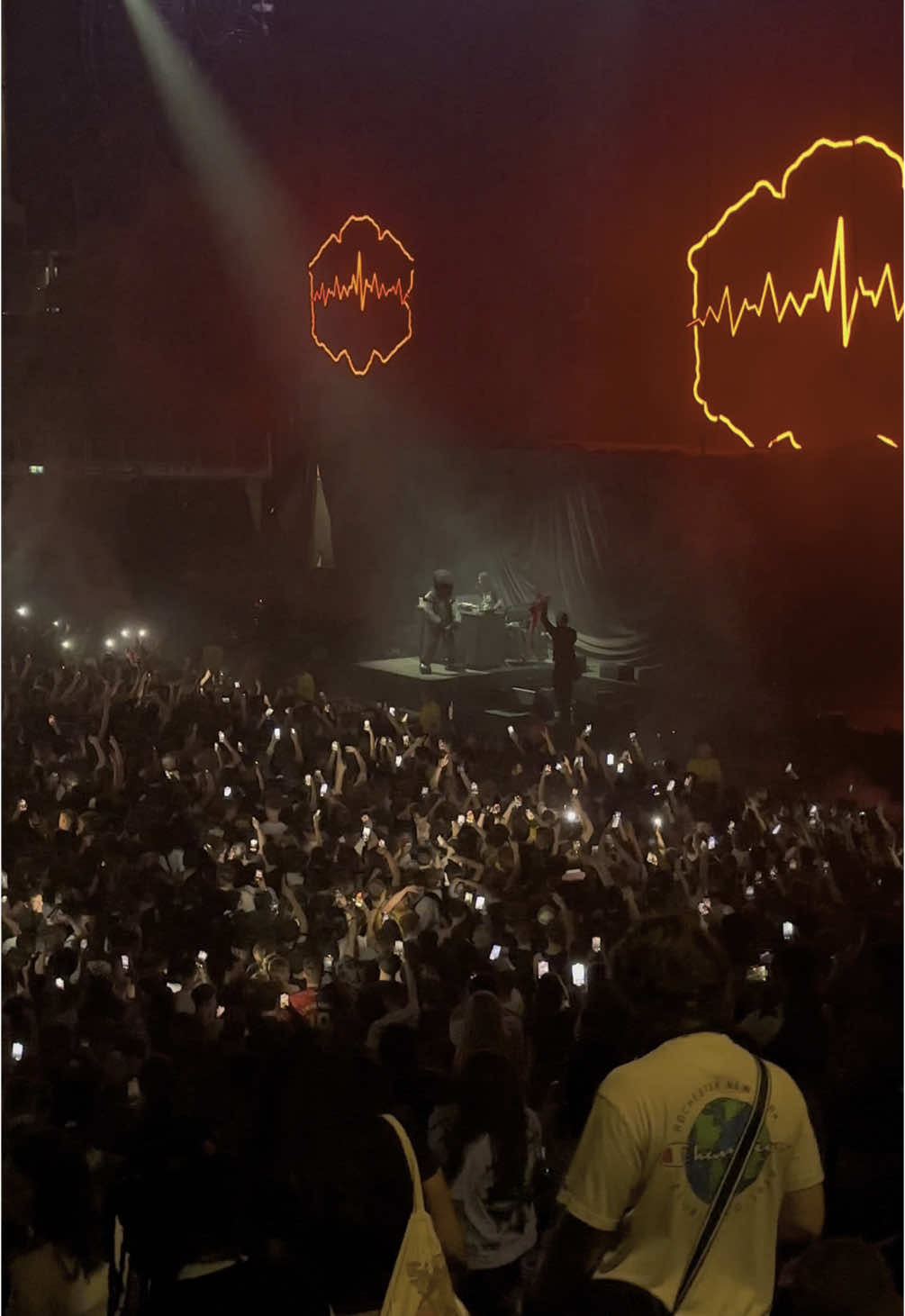 The Dj and the middle going crazy 😂 #crowd #carti #live #london #dontoliverconcert 