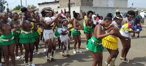 umhlonyane ka Mpumi no Amanda