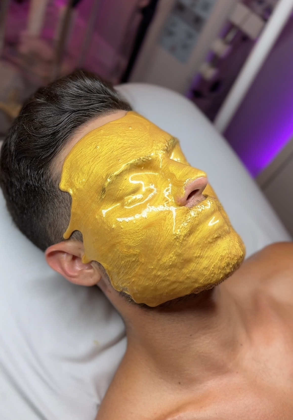 Gold Mask by @Casmara_Eastcoast Glowing skin ✨💛💛@AndreLuisBrunelli #gold #mask #facialtreatment 