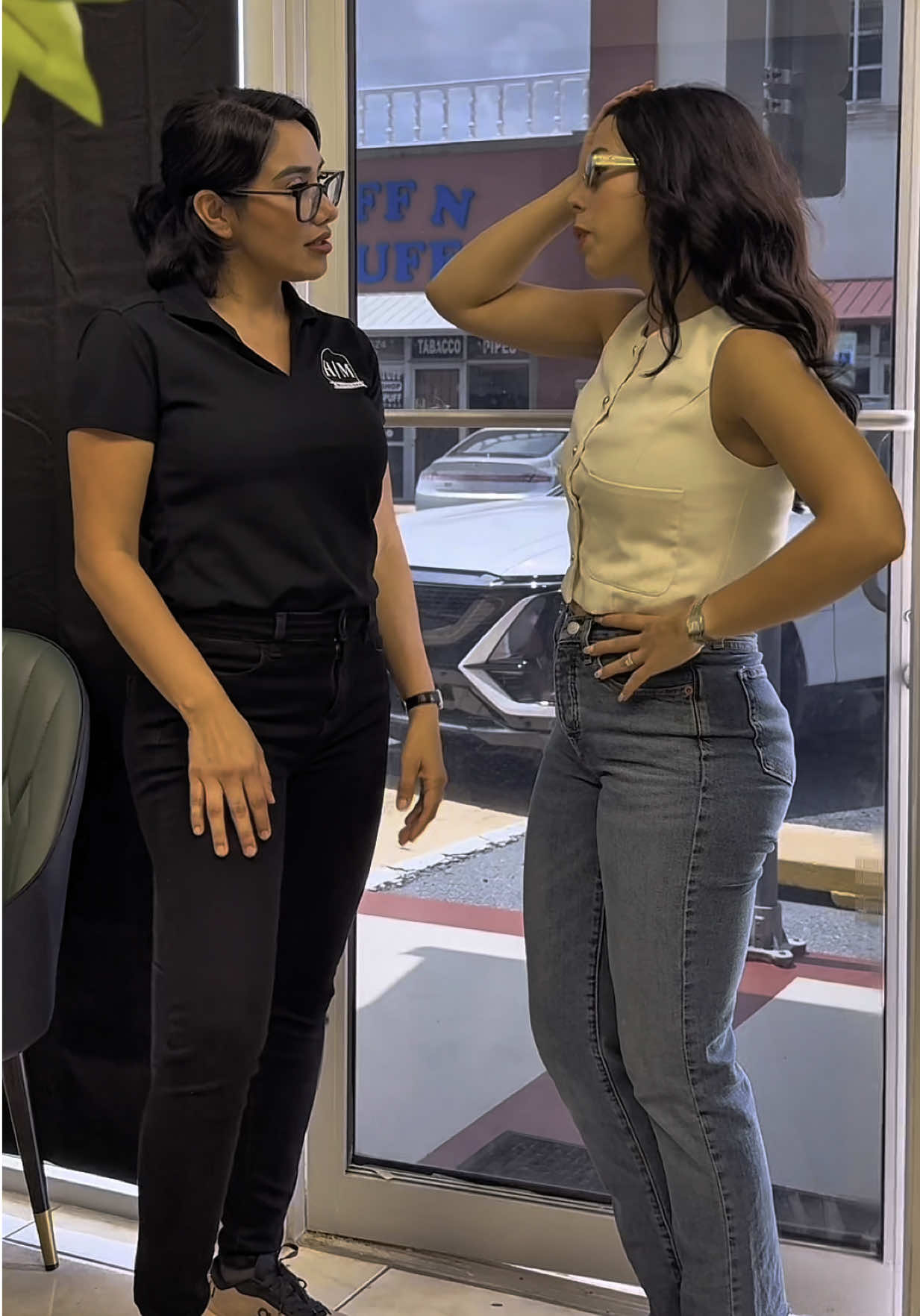 ¡Ya necesitaba un buen masaje! 😮‍💨💆‍♂️ Agenda el tuyo y obtén un descuento mencionando la palabra “ROSONES🌹” al reservar. 👀✨ @Haircuts & Massages Mens Spa  📍 Dirección: 6624 N. 10th St, Suite D, McAllen, Texas 📞 Llama al: 917-528-3299 #ladyrosones #rgv #956rgv #barbershop #massagetherapist