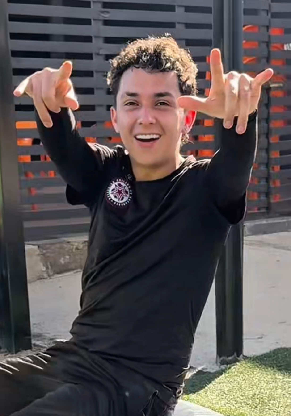 Quiropraxia para @metalinguistica  futbolista de @seleccioncreadores.cl  #quiropractico #HipHop #Rap #RedBull #Freestyle #5Vidas #Metalingüística #seleccioncreadoreschile 